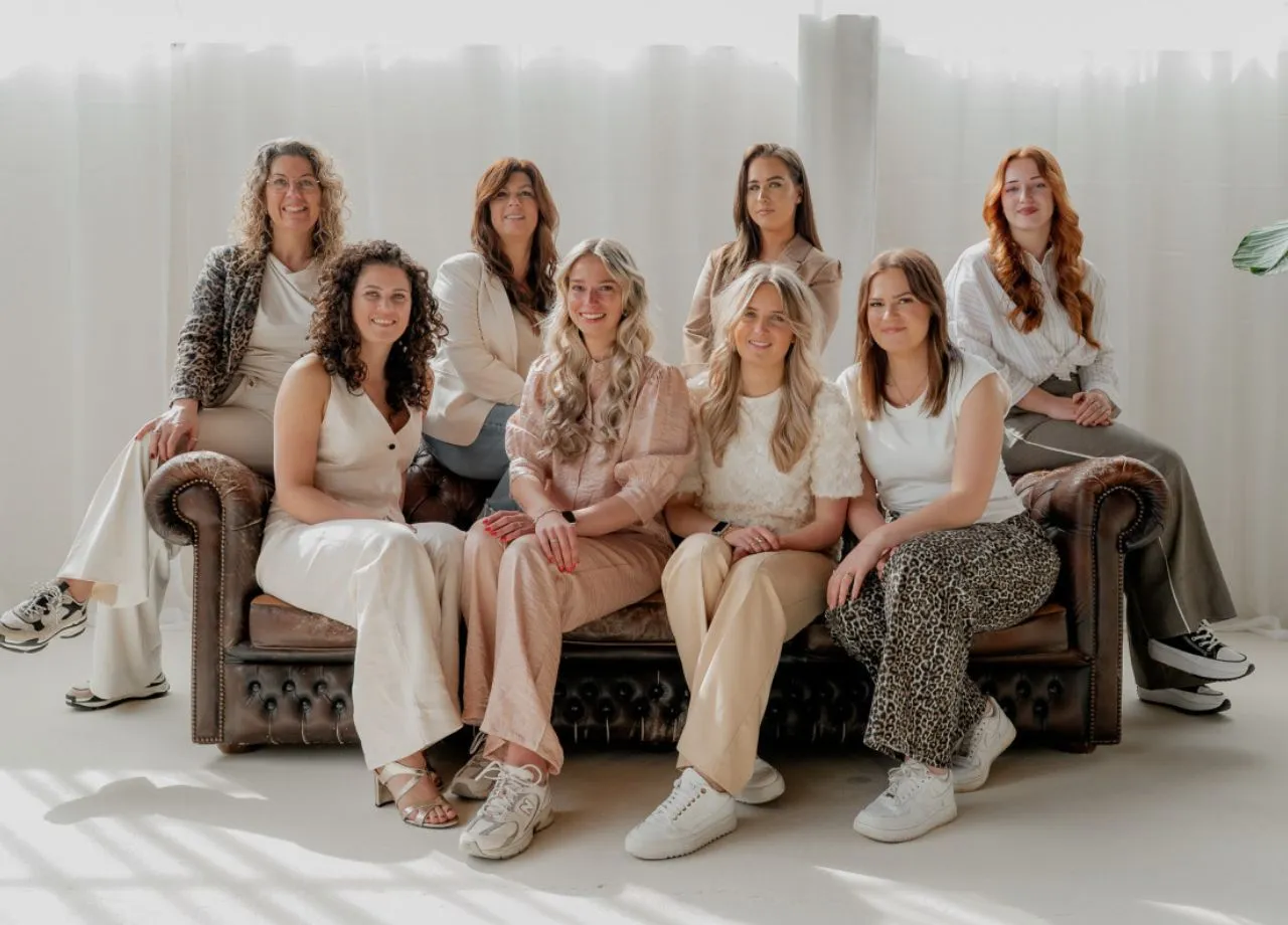 team B-WIZE Hairstyling